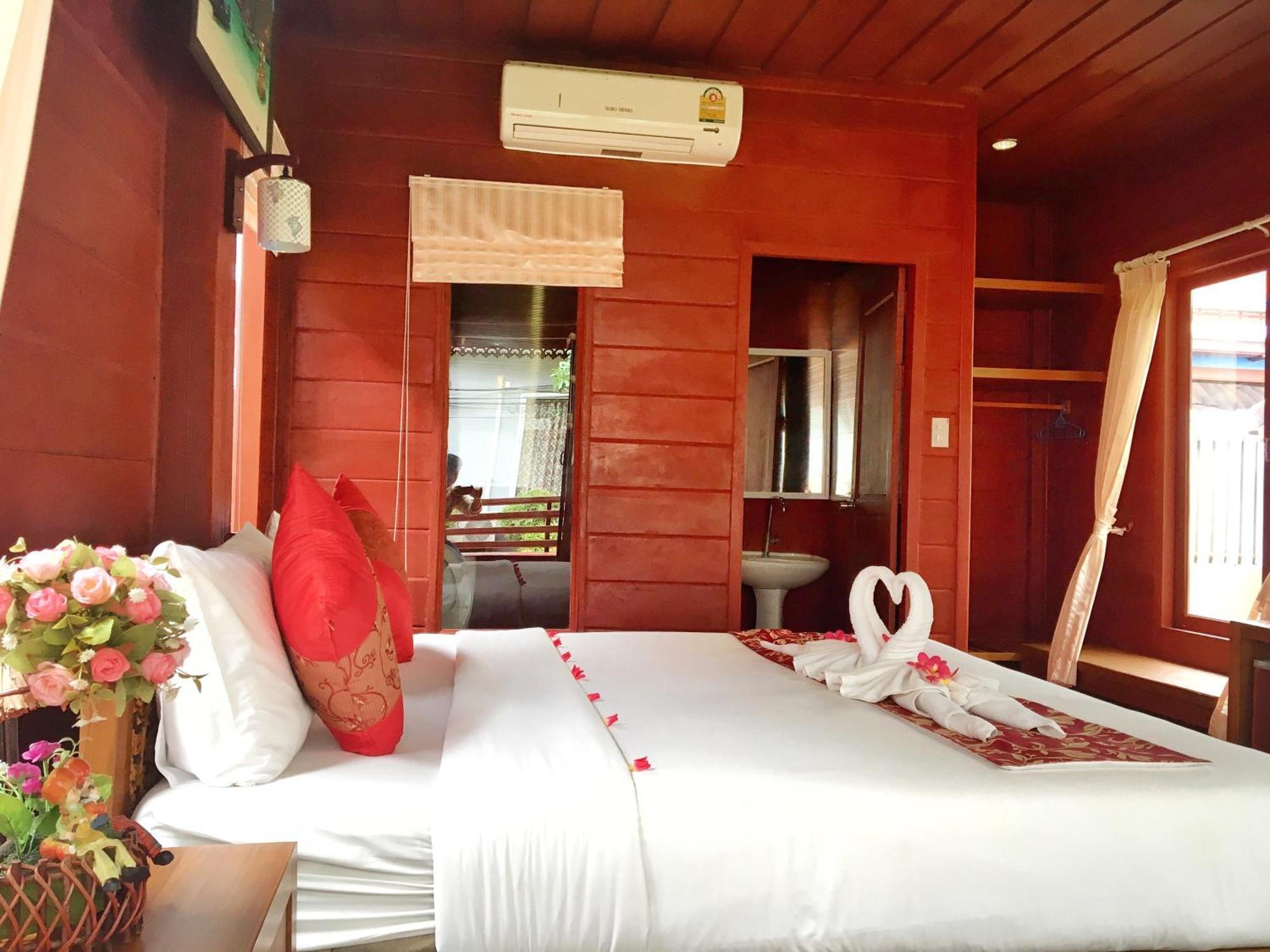 Phi Phi Maiyada Resort Exterior photo